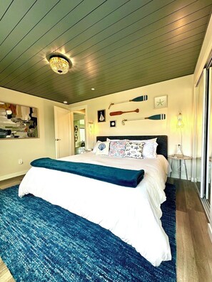 King bedroom with smart TV and views of the Grand Canal.
