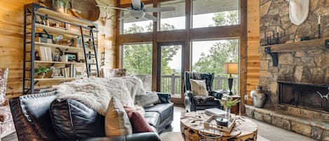 Murphy Vacation Rental | 3BR | 3.5BA | 2,400 Sq Ft | Stairs to Enter