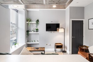 Tv and multimedia/ Sitting Area