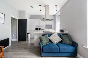 Kitchen or Kitchenette/ Living Room/ Sitting Area/ Dining Area/ Stovetop