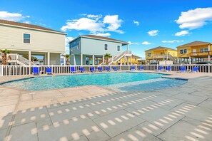 Ocean Reef Cottages | Community Amenities | Outdoor Pool