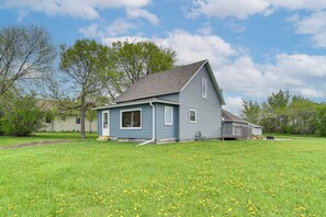 House Exterior | Deck | Fire Pit
