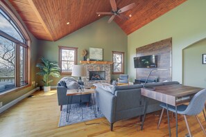 Living Room | Smart TV | Free WiFi | Dedicated Workspace