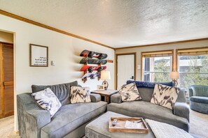 Living Room | Free WiFi | Smart TV | Fireplace