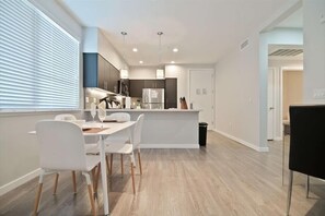 Carmel Valley San Diego San Diego 1 Bedroom Dining Room