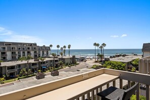Beautiful Penthouse condo with 2 decks