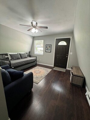 Front door/trundle day bed