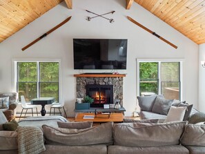 Treetop Retreat · Treetop Retreat  Swim Spa  Game Room  Views! (2114)