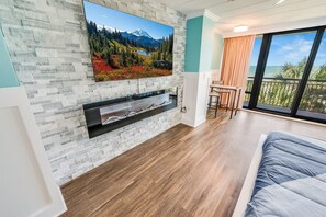 Beautifully Decorated, Direct Oceanfront!