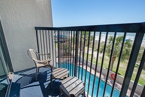 Ocean breeze & poolside dreams 🌊☀️