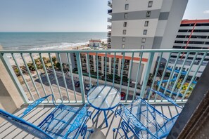 Balcony with Amazing Views of the Ocean