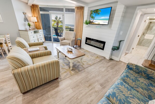 Large Family Room with Views of Ocean and Pool