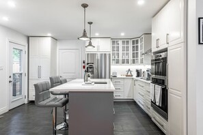 Gourmet Haven: Our kitchen is a dream for culinary enthusiasts, fully equipped for your dining adventures. Just steps from the Stratford Festival and the heart of Stratford, Ontario, whip up delicacies in style
