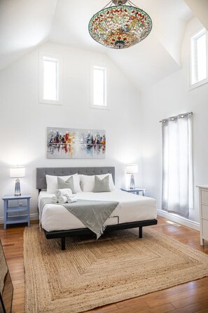 Rest in Elegance: After a day at the Stratford Festival, unwind in our serene bedroom. Featuring comfortable bedding and free Wi-Fi, our space ensures a restful night in the heart of Stratford's historical downtown