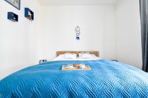 Relax in our serene master bedroom with a plush bed and cozy linens. Perfect for a restful night’s sleep. Book now!