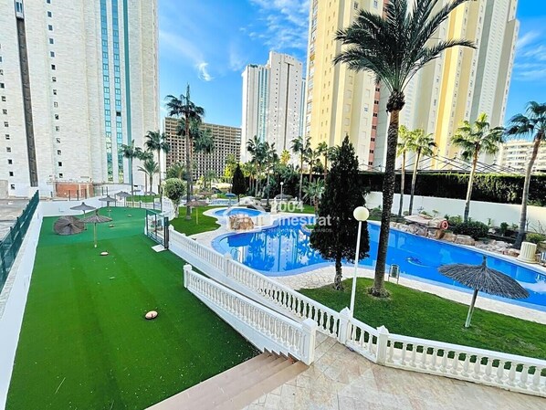 Swimming pool