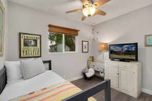 Bedroom 2 | Twin Bed with Smart TV