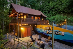 An authentic log cabin in the woods!