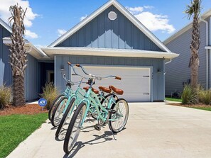 4 beach cruisers provided to explore the community.