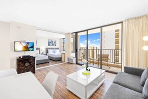 Your home away from home: welcome to our cozy unit.