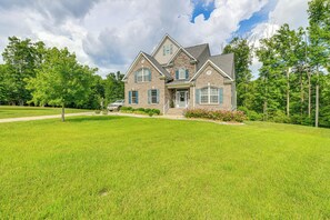 Home Exterior | Self Check-In | 17 Mi to the Maymont Estate