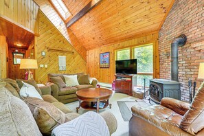 Living Area | Flat-Screen TV w/ Cable | Wood-Burning Stove | Main Floor