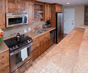 Make a delicious meal in the kitchen.