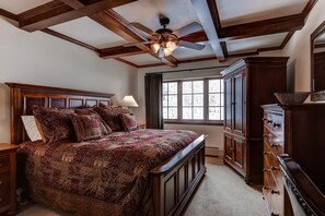 Get a good night's sleep in the bedroom. Bedding configurations may vary