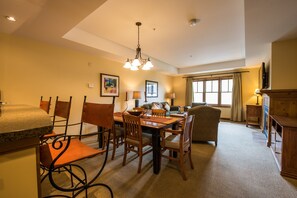 Find peace and relaxation with your close friends and family in this stunning living room featuring natural decor.
