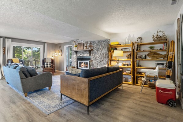 Cozy living room with a rustic fireplace and charming decor.