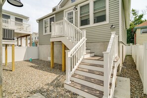 Cottage Exterior | Front Entry