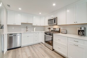 Fully Equipped Kitchen | Single-Story Cottage