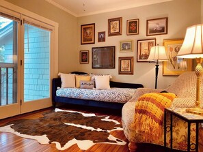 Third bedroom with twin daybed, can be used as an office space! 