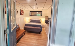 Lower Bedroom Queen