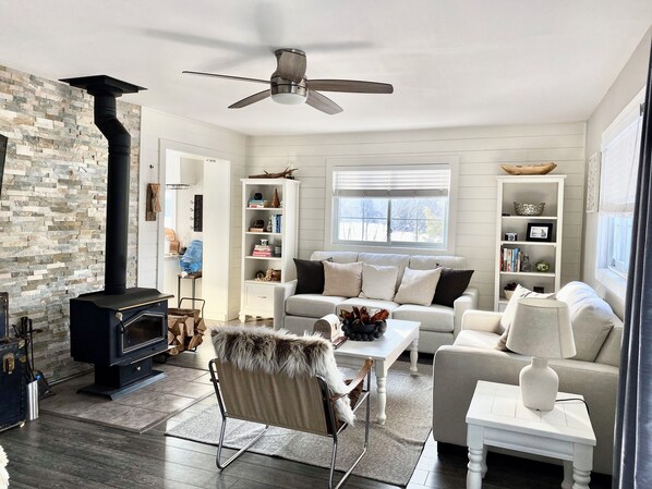 Water's Edge cottage, with queen sofa bed