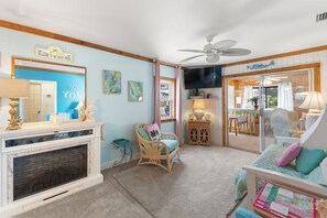 KDN4648: Barefoot Joy | Living Area