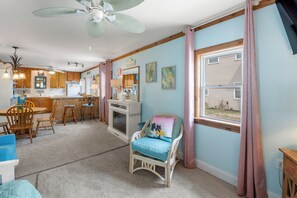 KDN4648: Barefoot Joy | Living Area