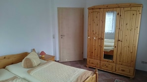 Doppelbett m. Schrank
