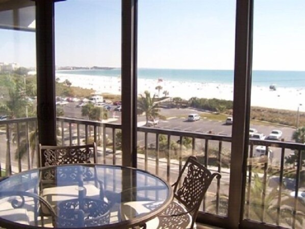 Unit 512 - Corner unit with beautiful views of the Gulf of Mexico and Siesta Key Beach.