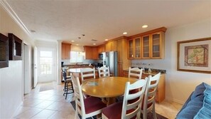 Dining Area - Seating for 6