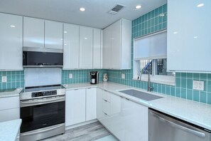 Kitchen - Fully equipped kitchen