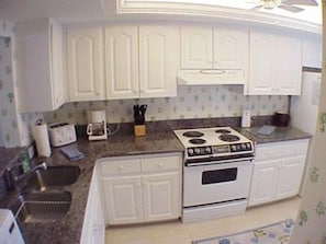 Kitchen - Fully equipped kitchen