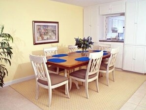 Dining Area - Seating for 6 and pass-through to kitchen