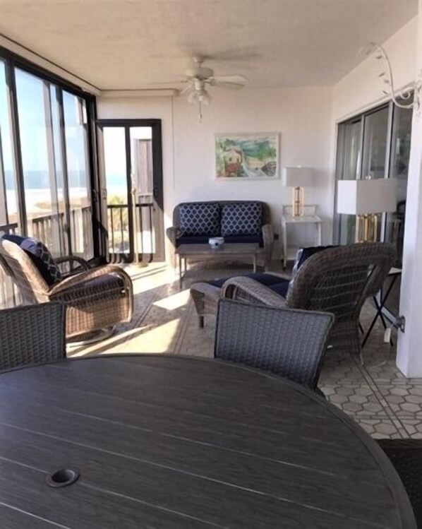 Lanai - Beautiful views of the Gulf of Mexico and Siesta Key Beach from your 7th