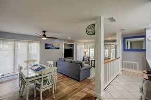 Living/Dining Area