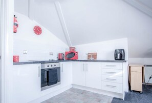 Rooftops - 1 Bedroom Apartment - Tenby (19886)