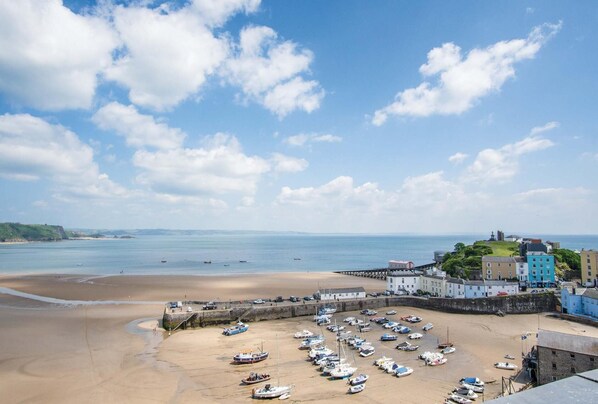 Rooftops - 1 Bedroom Apartment - Tenby (19900)