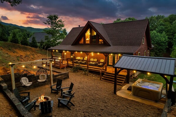 Welcome to the Smoky Mountain vacation you've been dreaming of!