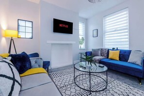 The spacious living space benefits from 2 sofa beds, a 40-inch smart TV and plenty of space to sit down and relax.