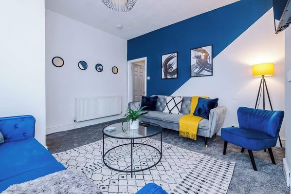 The spacious living space benefits from 2 sofa beds, a 40-inch smart TV and plenty of space to sit down and relax.